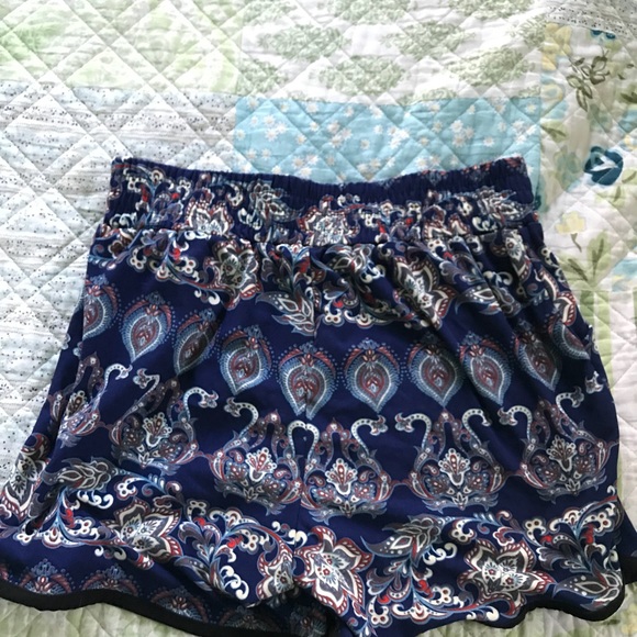 Pattern Shorts - Picture 2 of 2