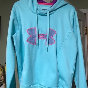 Woman's underarmour hoodie
