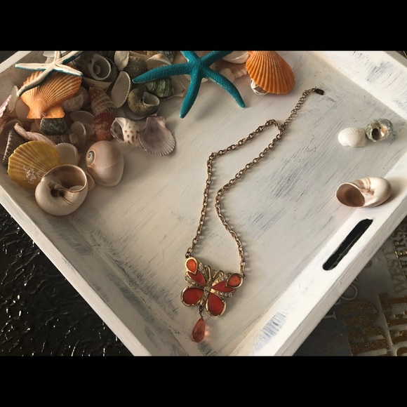 Butterfly pendant necklace - Picture 3 of 8