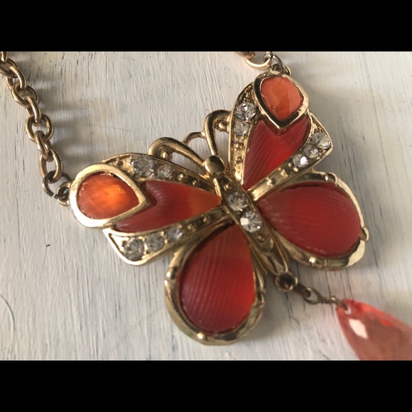Butterfly pendant necklace - Picture 4 of 8