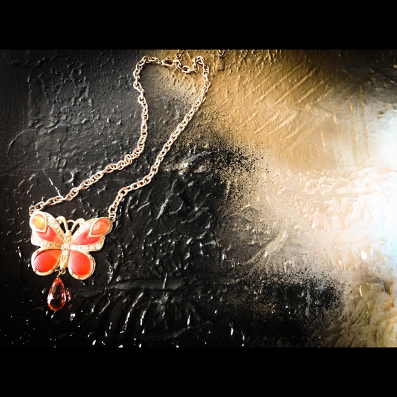Butterfly pendant necklace - Picture 7 of 8