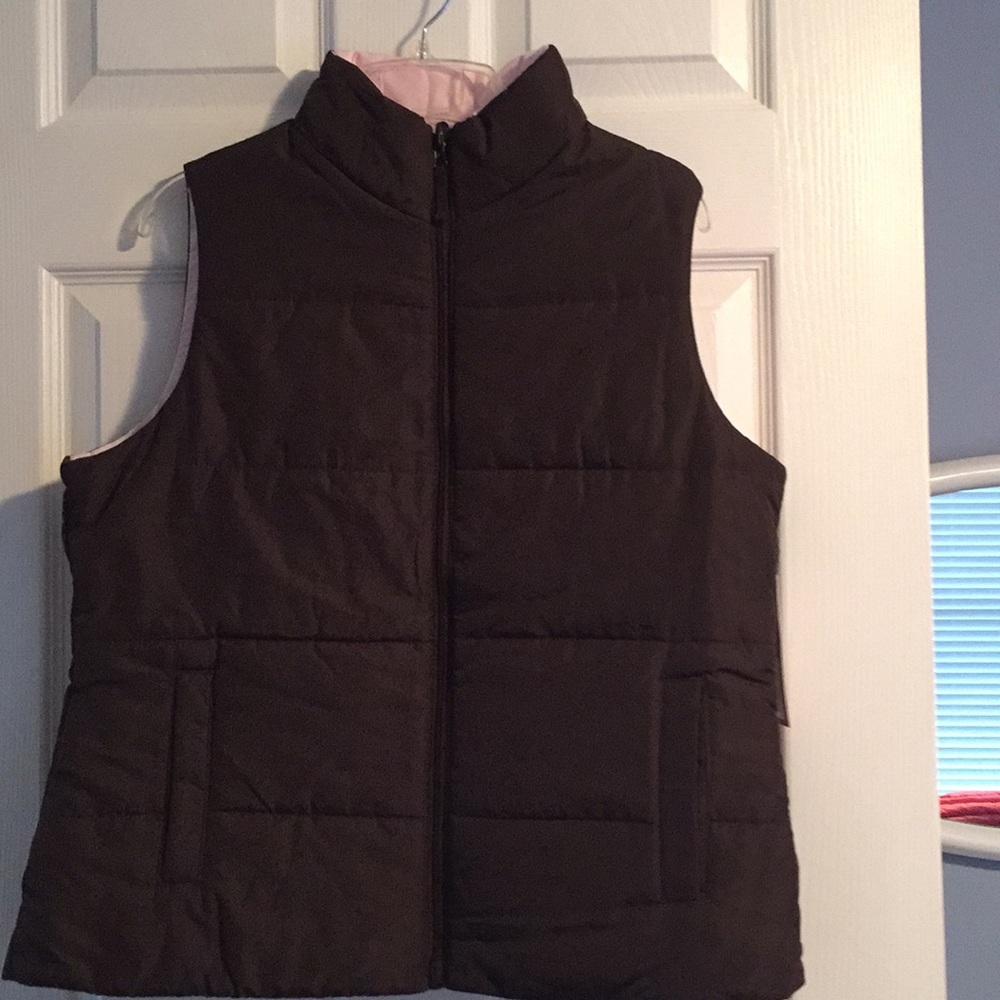 Reversible brown/light pink vest