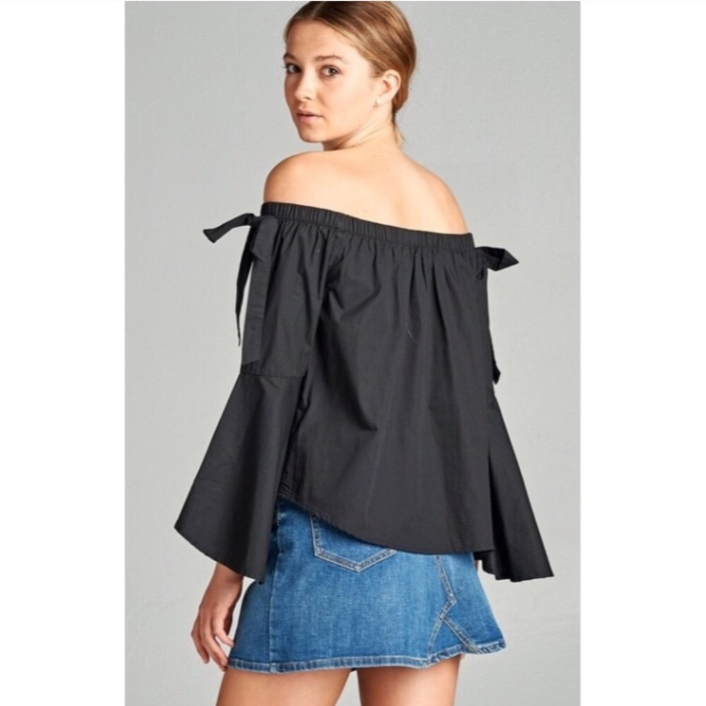 🆕❤️🎉 Black Off shoulder bell sleeve top - Picture 2 of 3