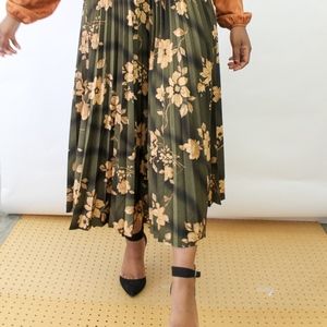 SOLD Vintage Pleated Skirt