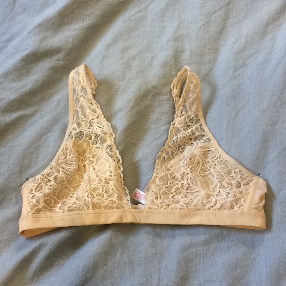 Baby pink lace bra letter