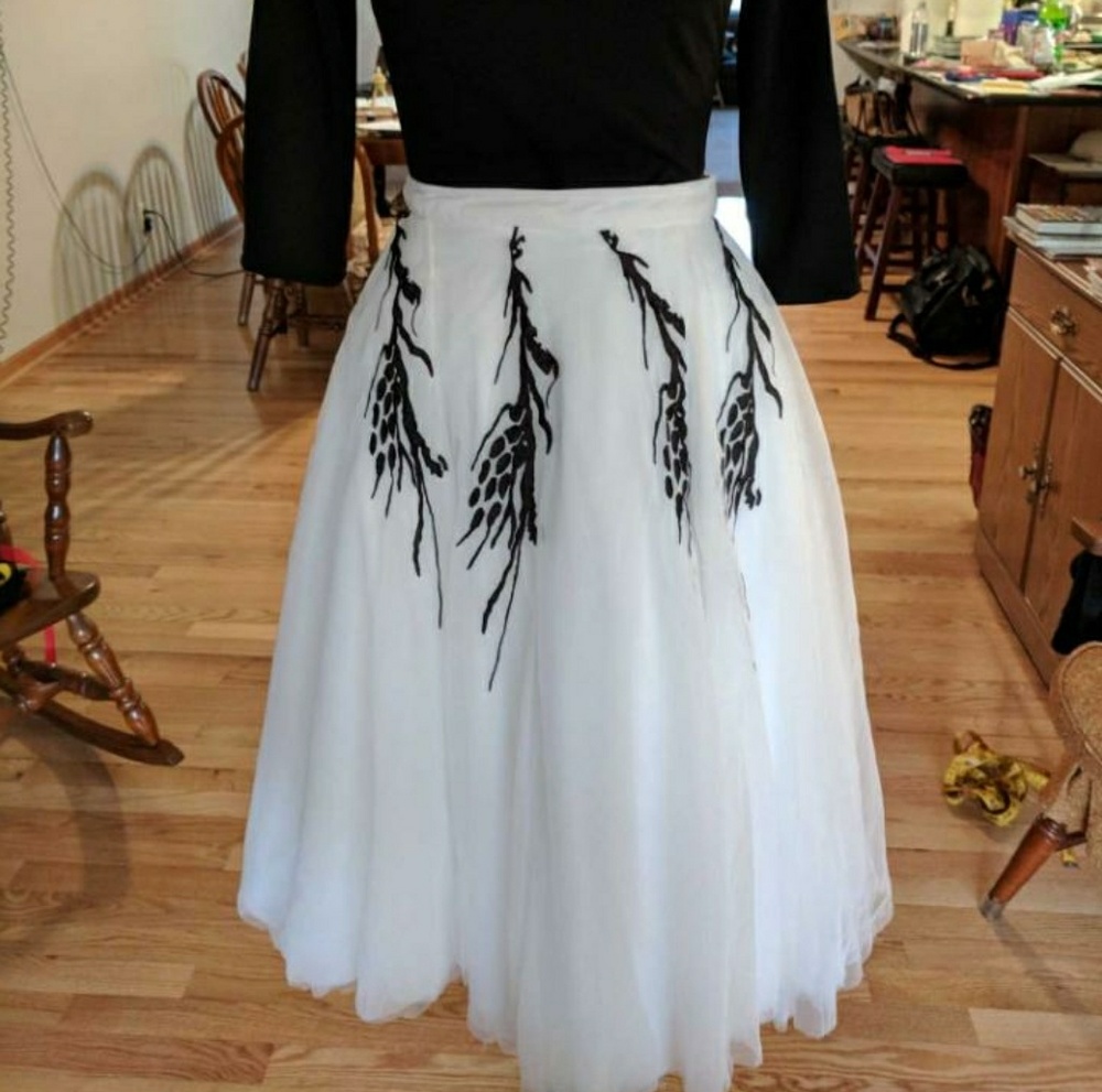 Rear window replica skirt - Picture 1 of 5