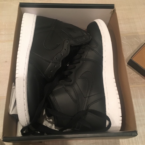 Jordan Retro 1 - Picture 1 of 3