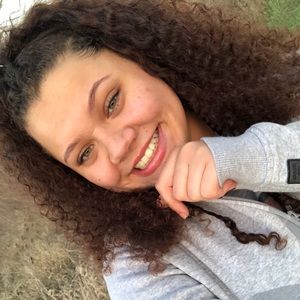 Meet your Posher, Kira