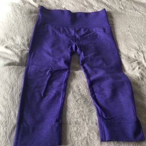Lululemon cropped workout pants