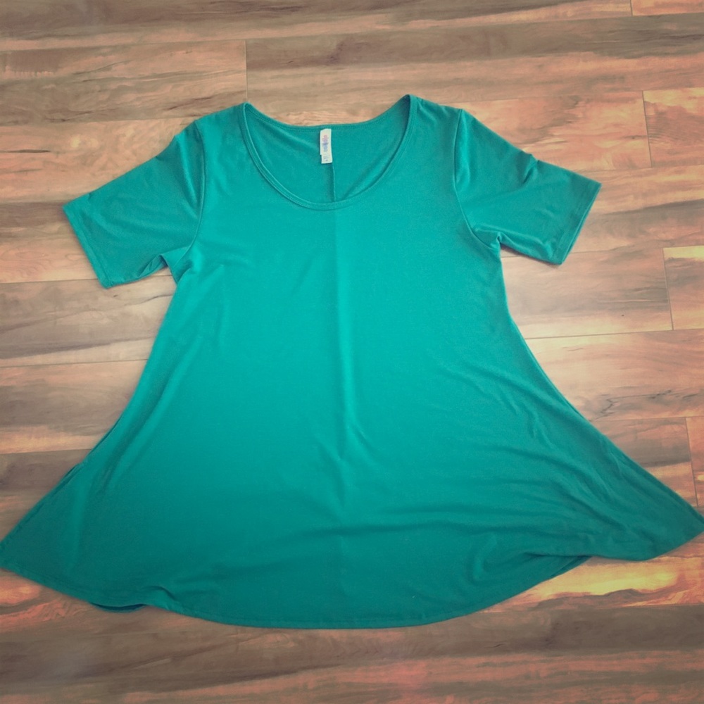 Solid LuLaRoe Perfect T size M