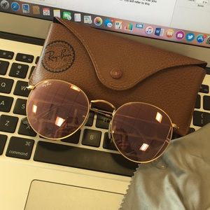 Round frame, pink tint, ray bans