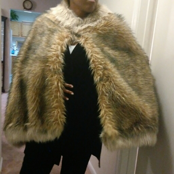 FUR CAPE - Picture 2 of 3