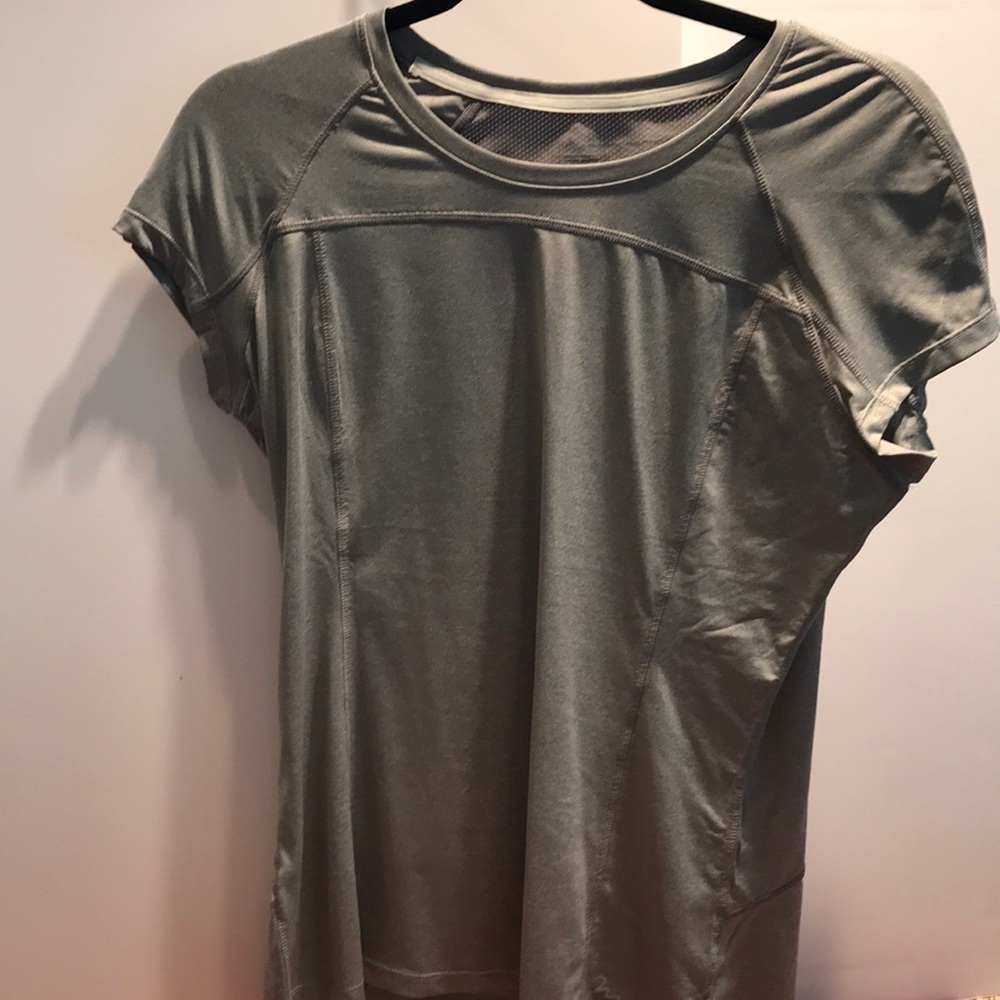 Free motion gray top