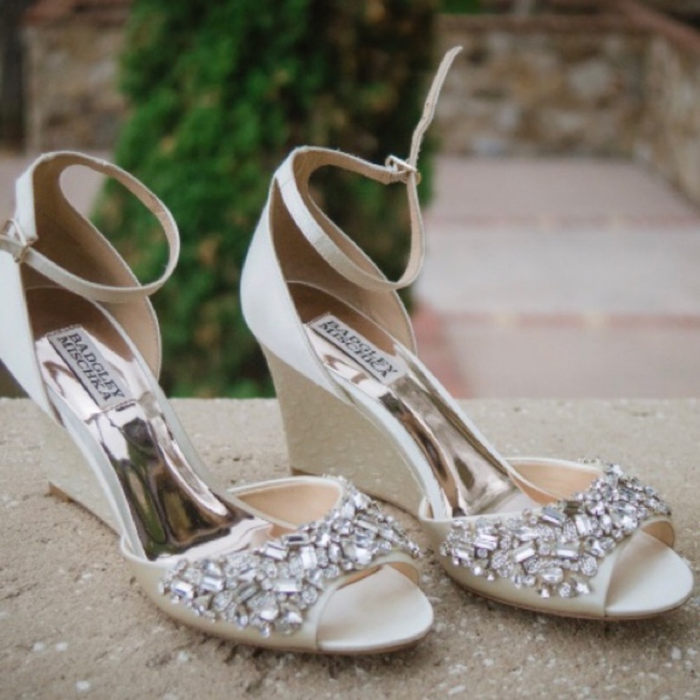 Size 8 Badgley Mischka heels/wedges
