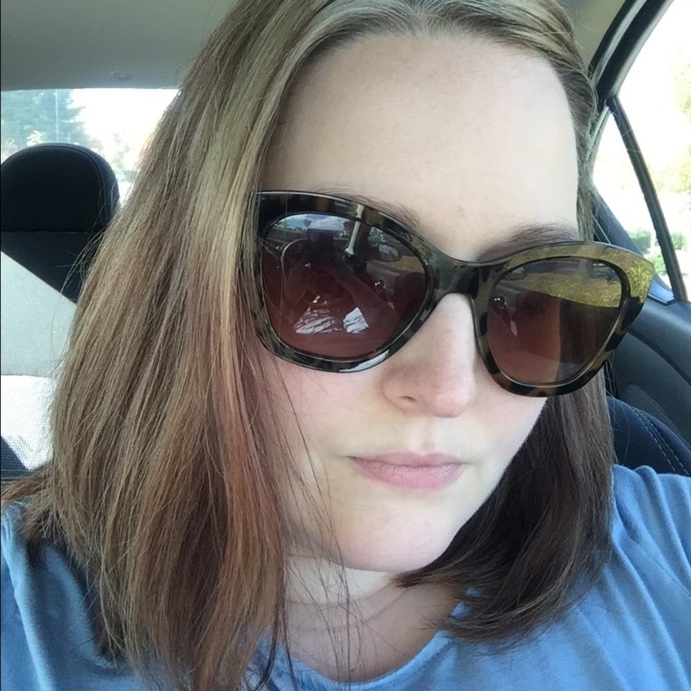 Meet your Posher, Laura