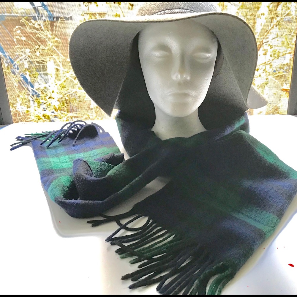 100% Cashmere Scottish scarf