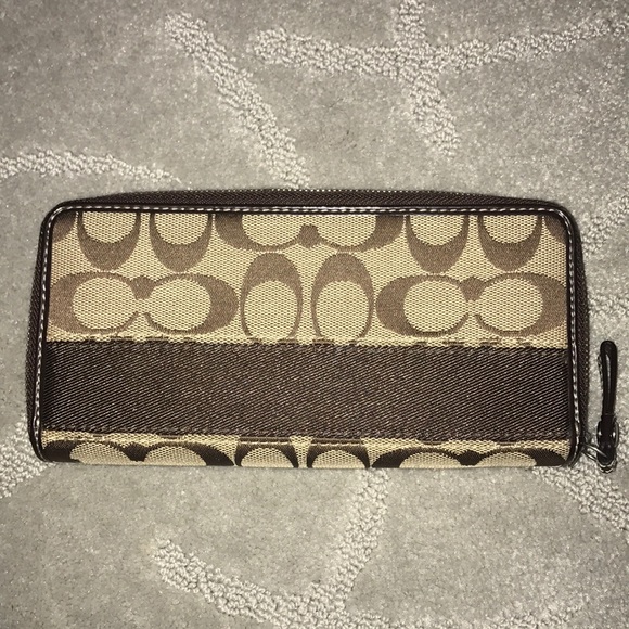 Coach Canvas Logo Wallet - Picture 2 of 5