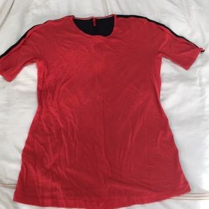 Lululemon T-shirt