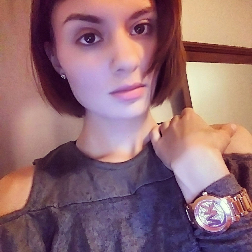 Meet your Posher, Isabel