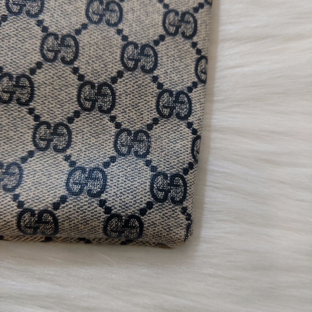 SOLD Authentic 1970s  Vintage Gucci Tote Shopper - Picture 6 of 7