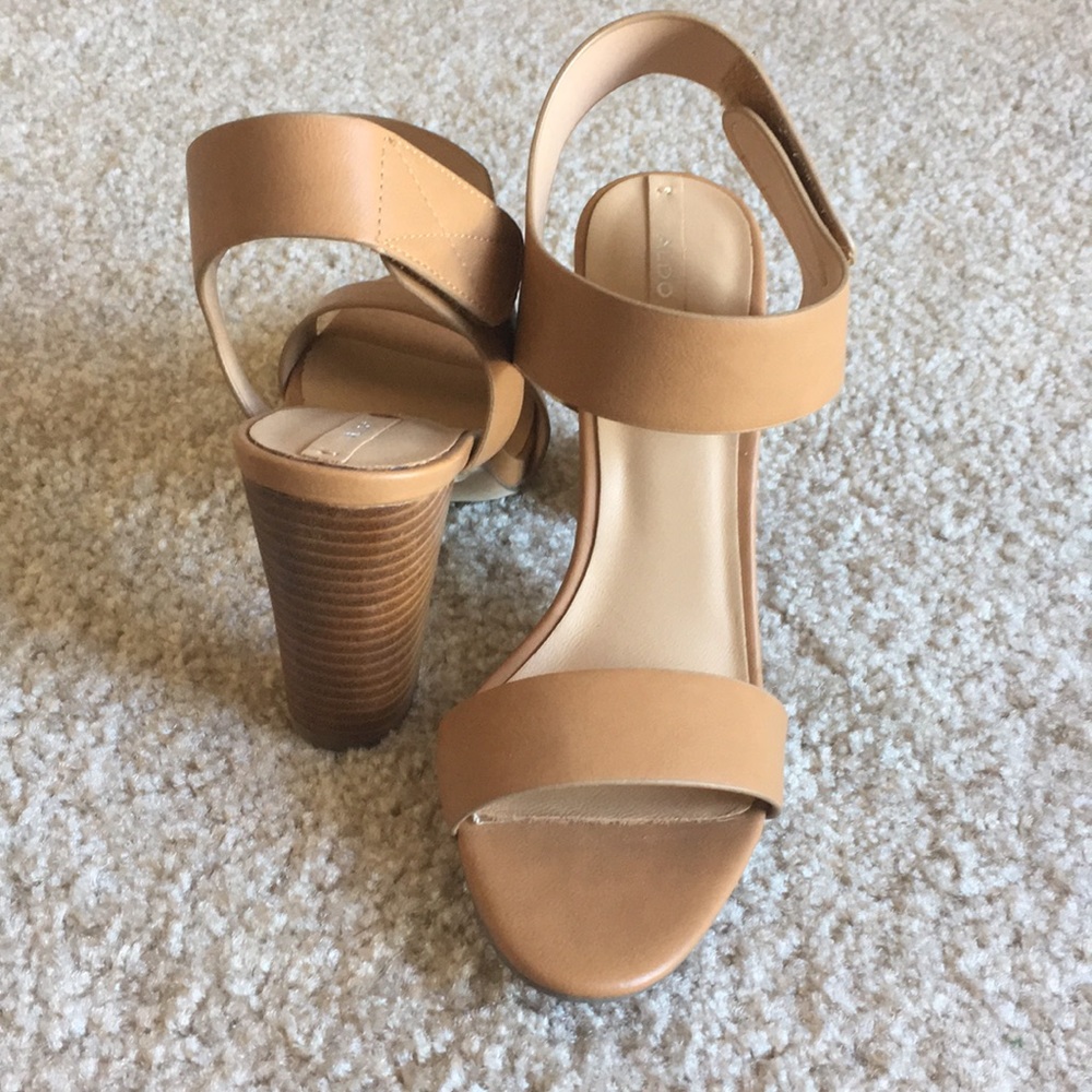 Aldo tan sandal size 8