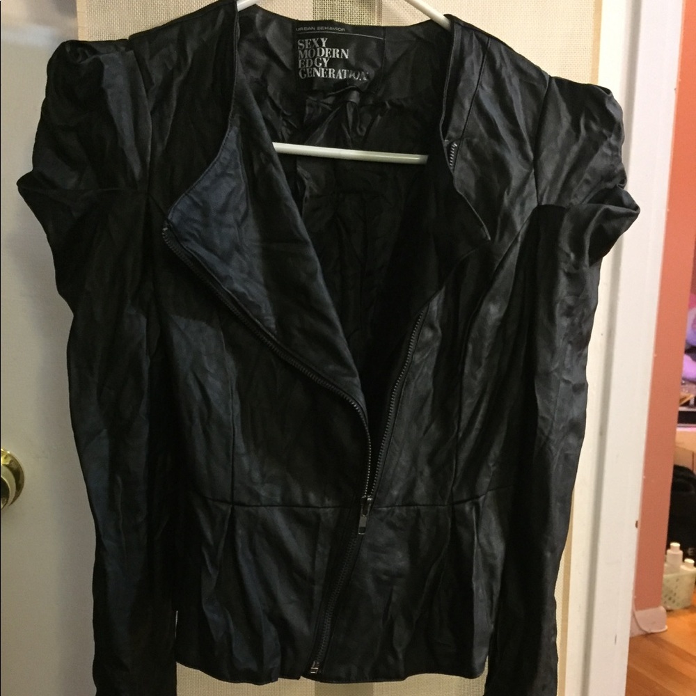 Wrinkles faux leather jacket!!