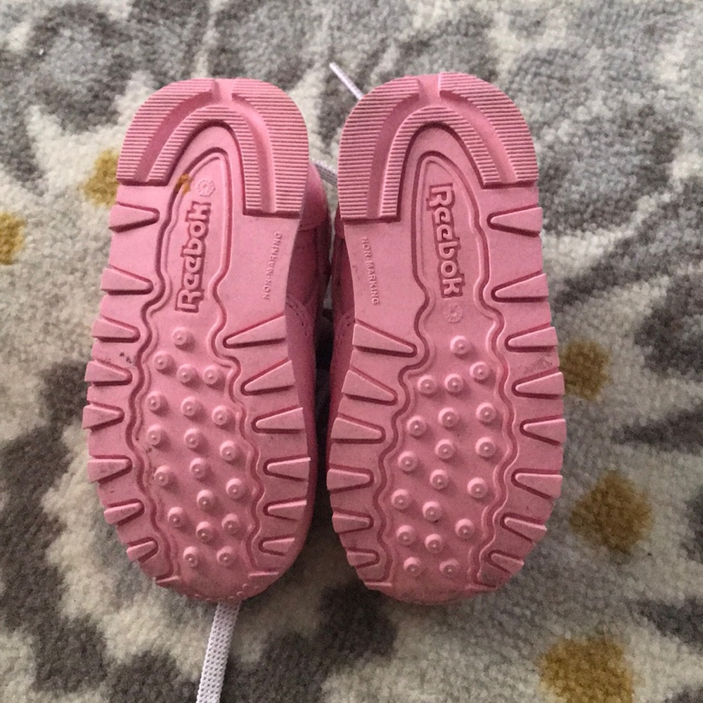 Pink Reebok sneakers - Picture 2 of 3