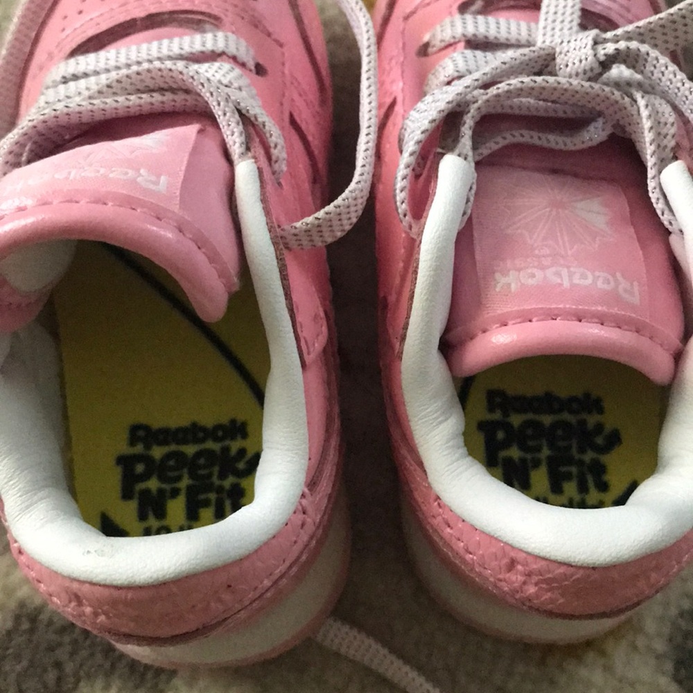 Pink Reebok sneakers - Picture 3 of 3