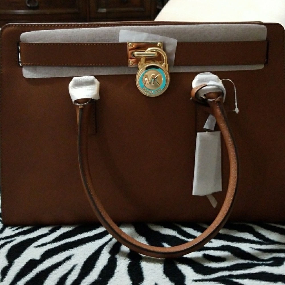 Authentic Large Hamilton in Luggage color.