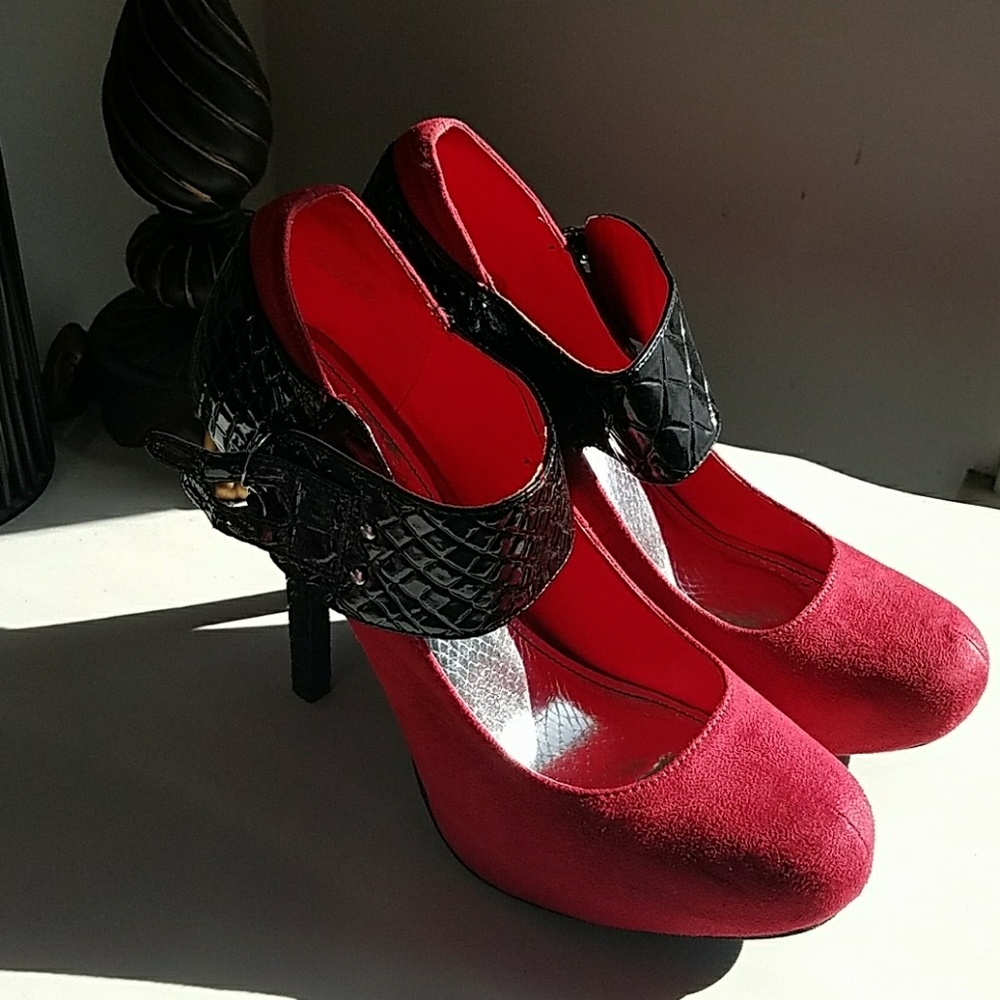 Shoes - Picture 4 of 4