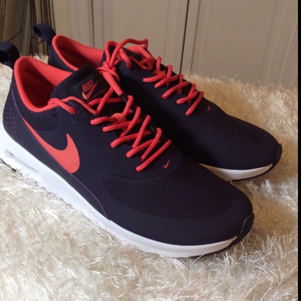 Nike Air Max Thea 👟Youth or Women’s size NIB!