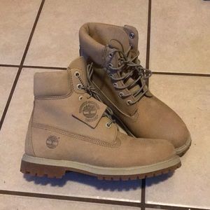 Brand new! Beige Timberlands, sz 7.5 women’s.