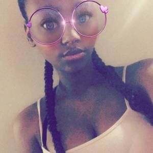 Meet your Posher, Alicia