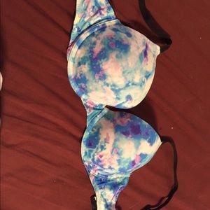 Victoria Secrets Push Up Bra