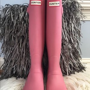 Light pink matte Hunter Boots