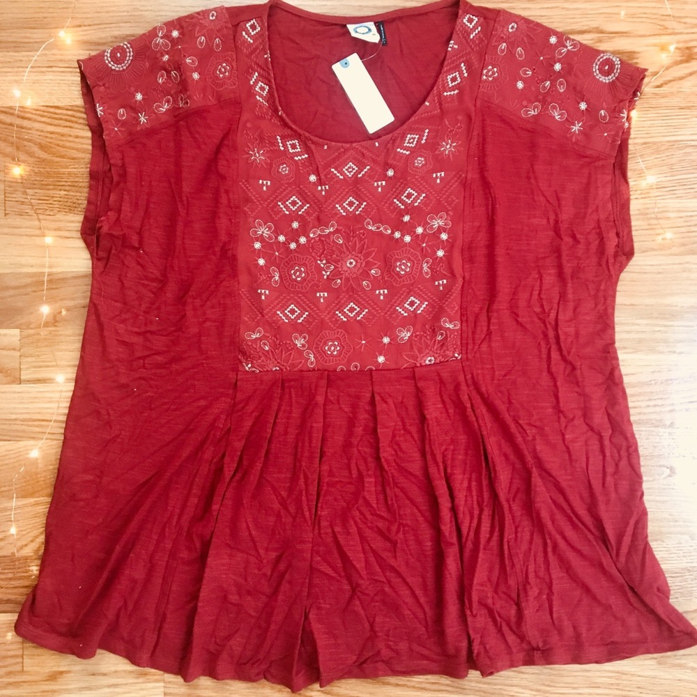 Red blouse gold embroidery / Anthropologie