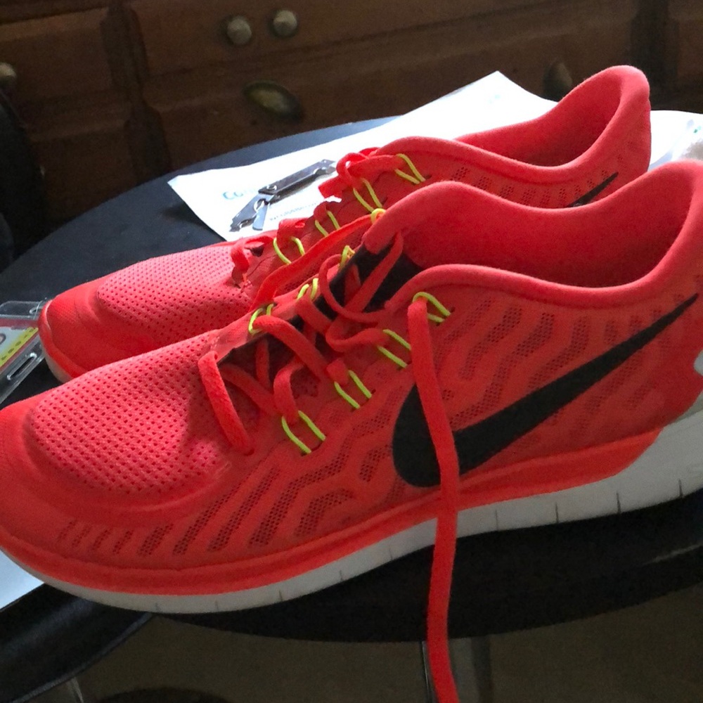 Mens Nike Free 5 size 9.5