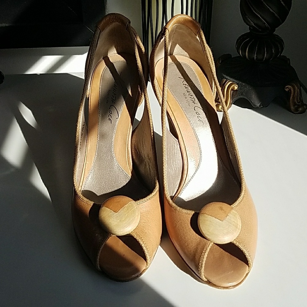 Shoes - Picture 2 of 4