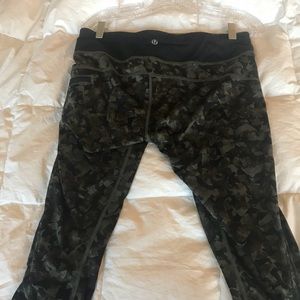 Lululemon camo print crop