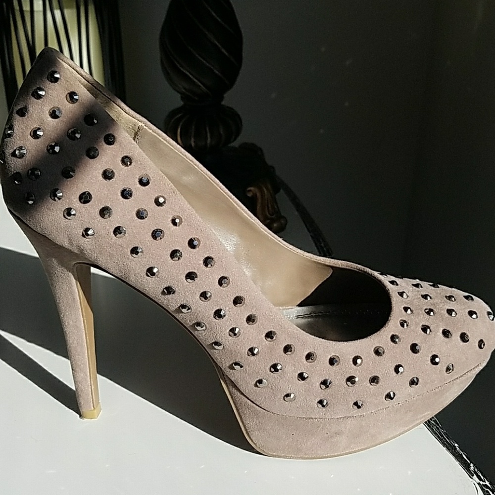 Shoes - Picture 2 of 4