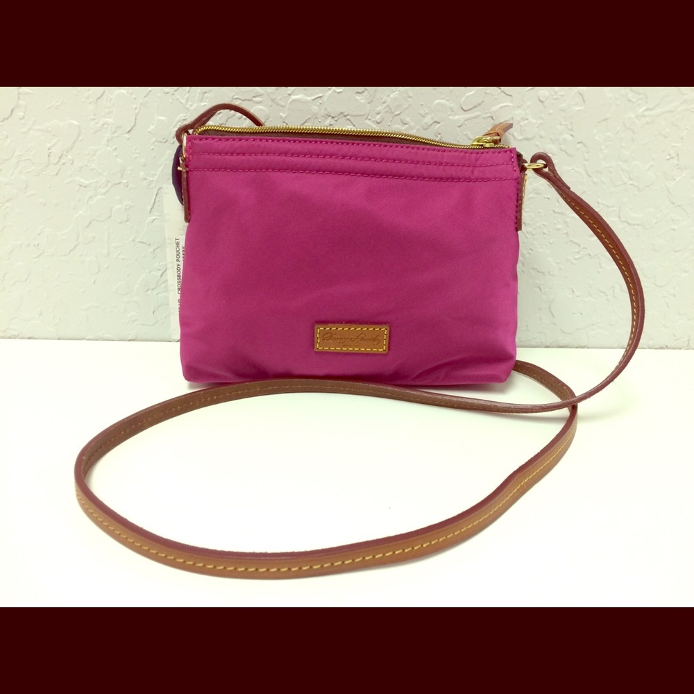 Dooney Bourke cross body pouchet Model YJ299-HP