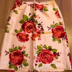 Banana Republic 100% silk lined rose skirt size 0