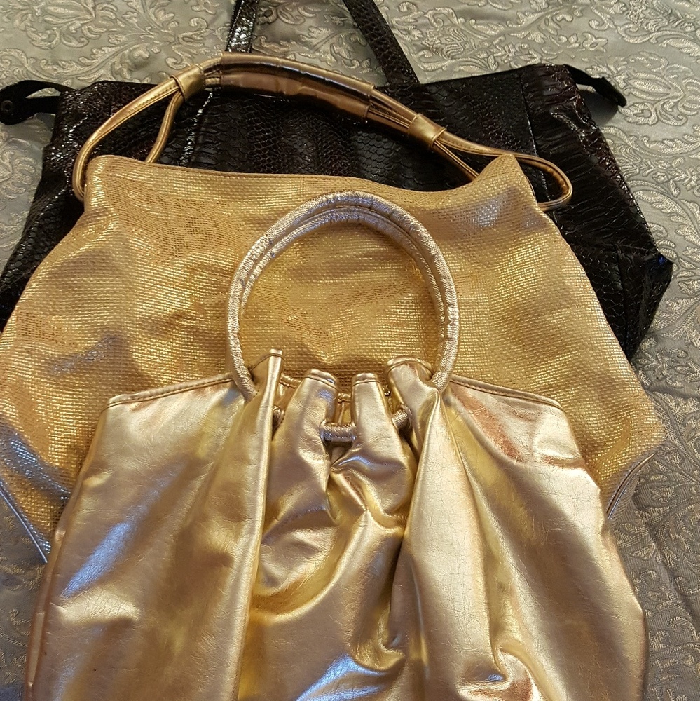 Bundle of 3 tote bags.