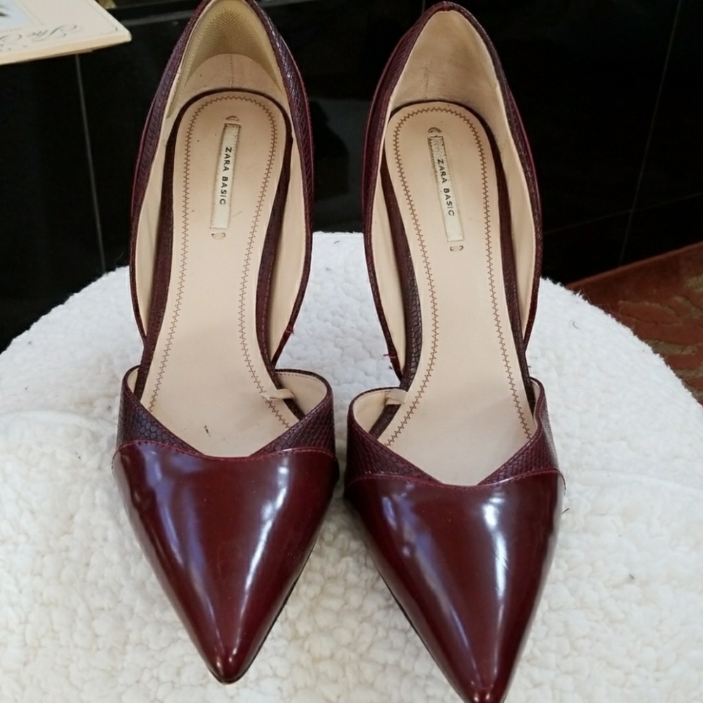 Zara 4.5 holiday red heels!!