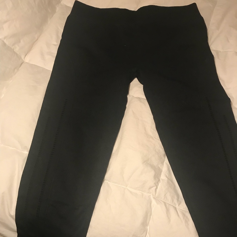 NWOT fabletics capri side detailing  LAST chance