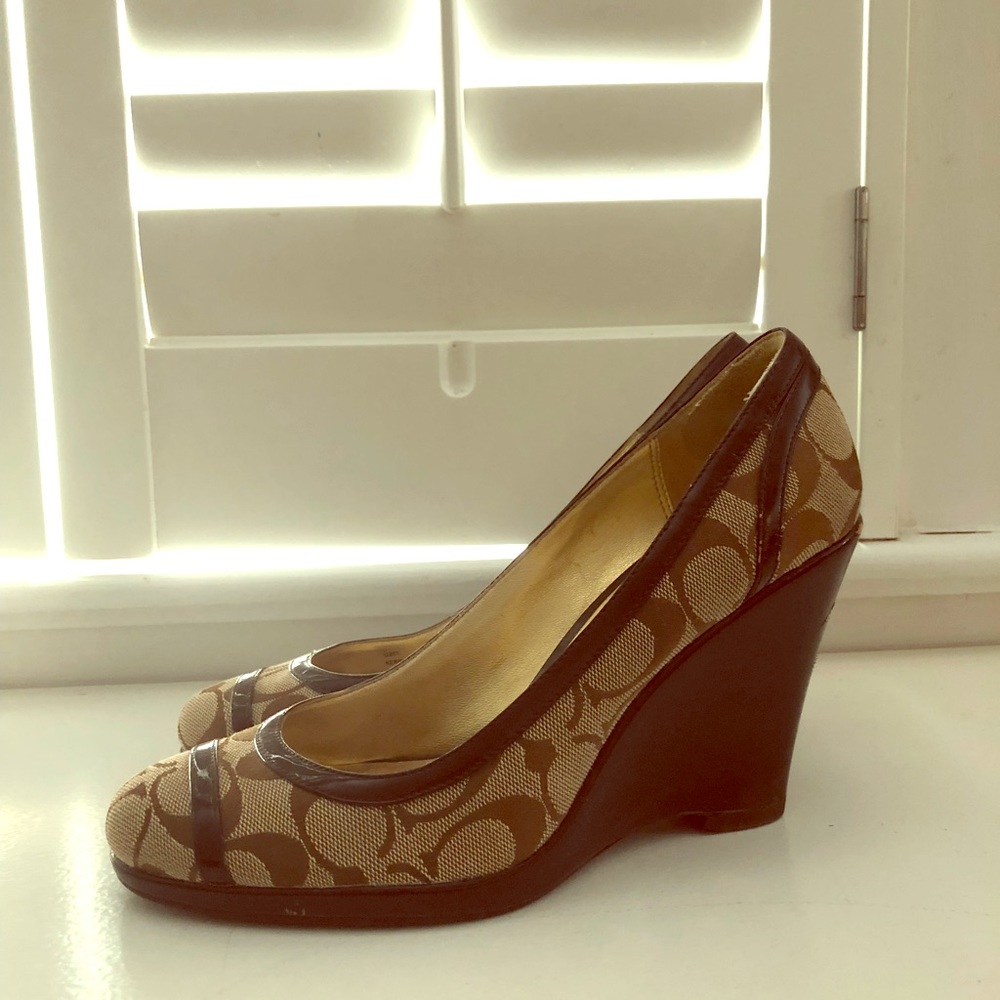 Coach Signature “C’s” tan wedges
