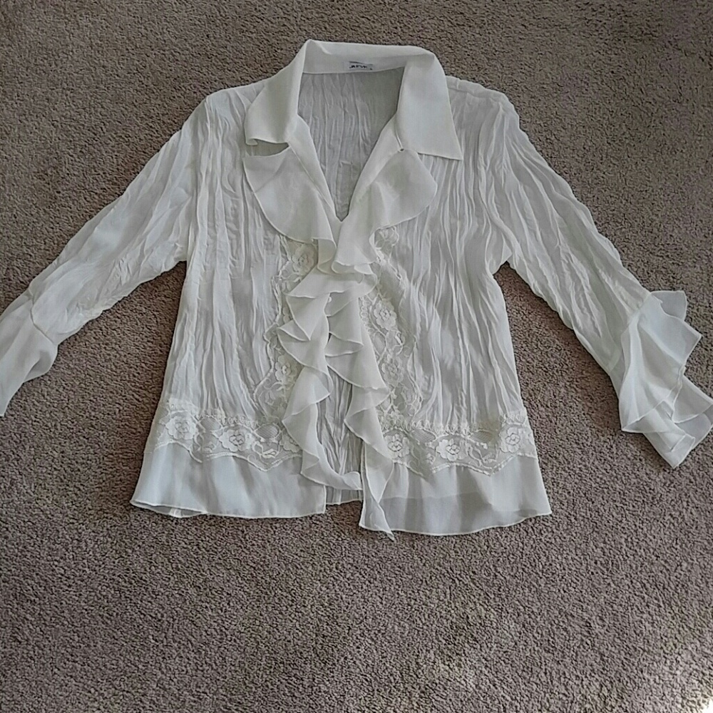 Bell sleeves ruffle shirt