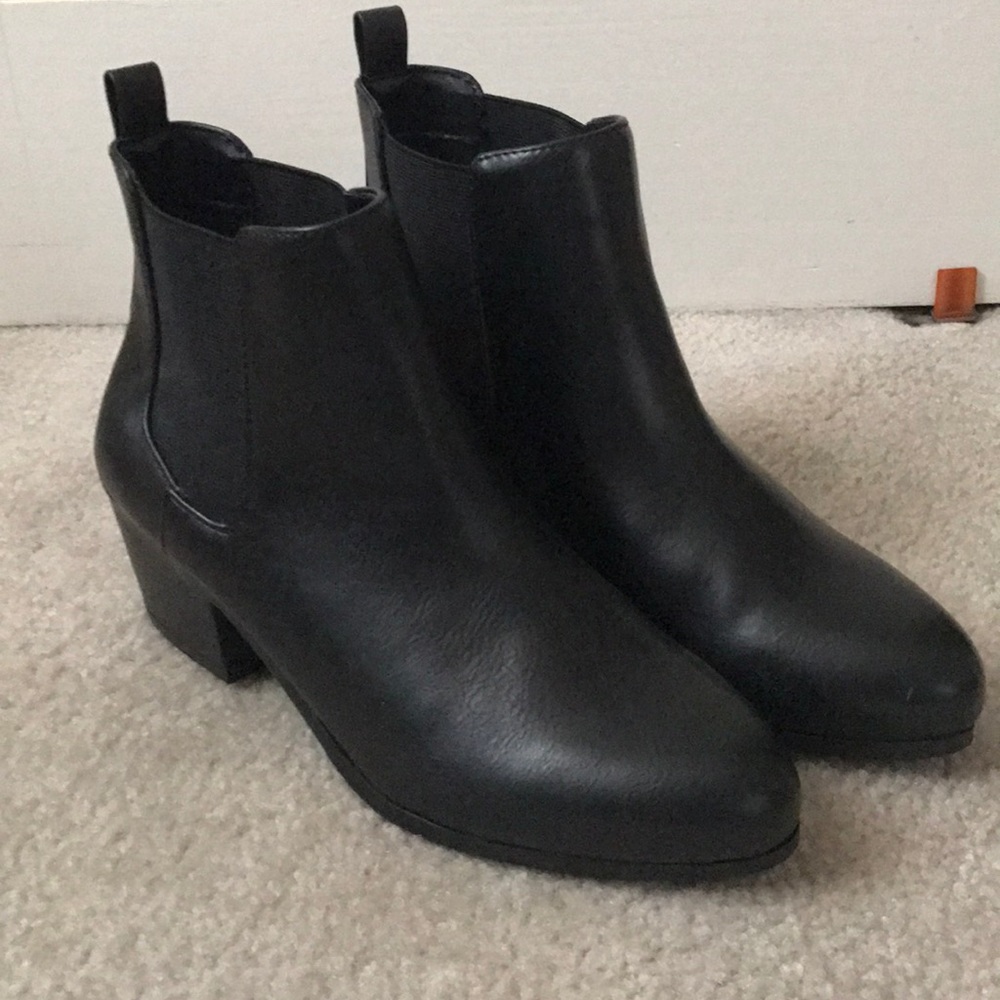 Forever 21 black booties