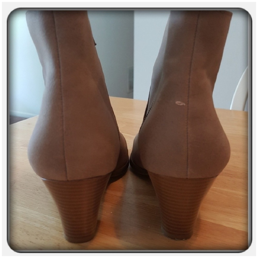 Woman's Tan Boots Size 10M - Picture 5 of 7