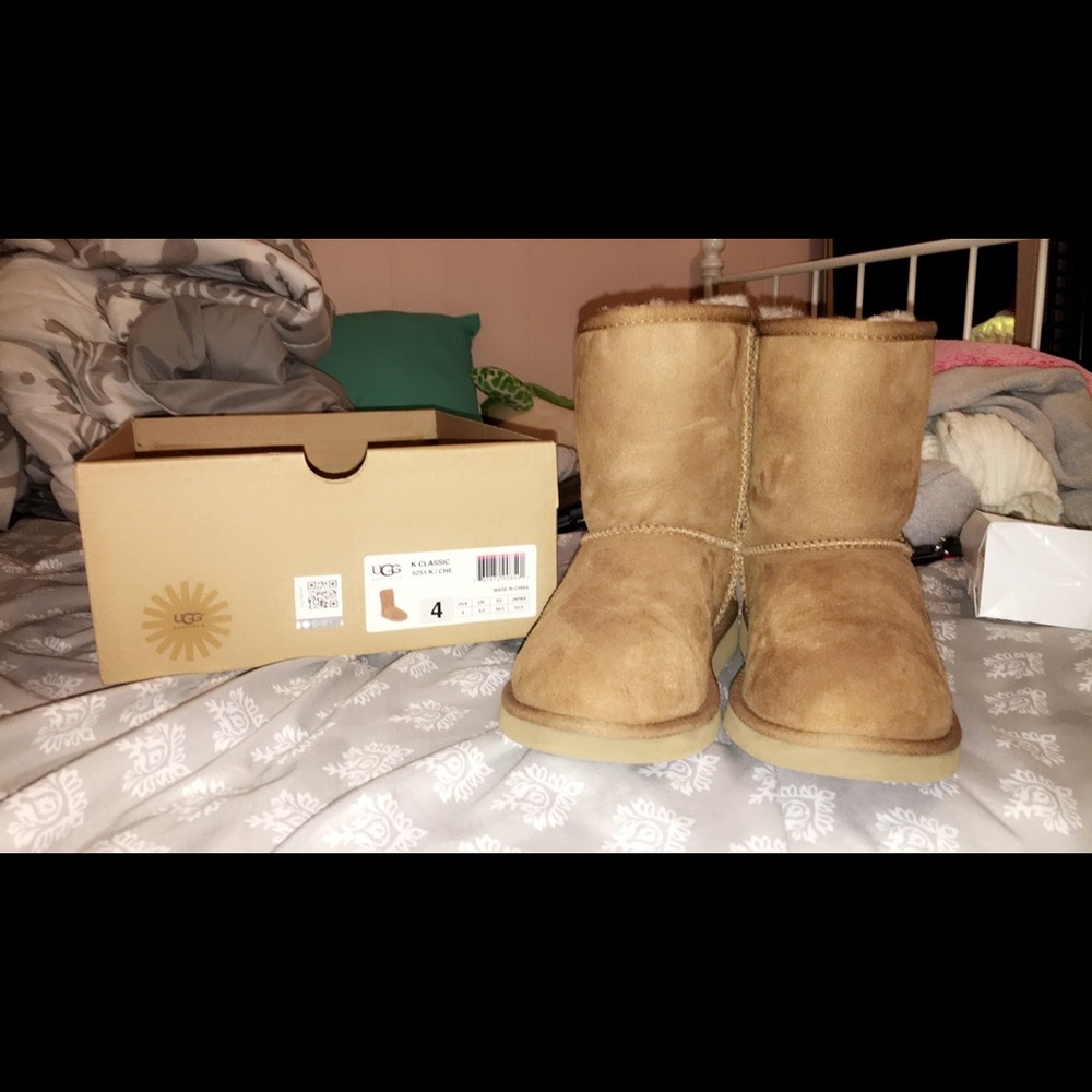 Kids ugg boots size 4 women's 6